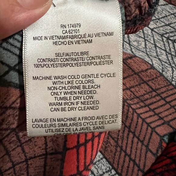 BCBGMaxAzria Wrap Blouse Geo Chevron Print Size Medium - Picture 7 of 7